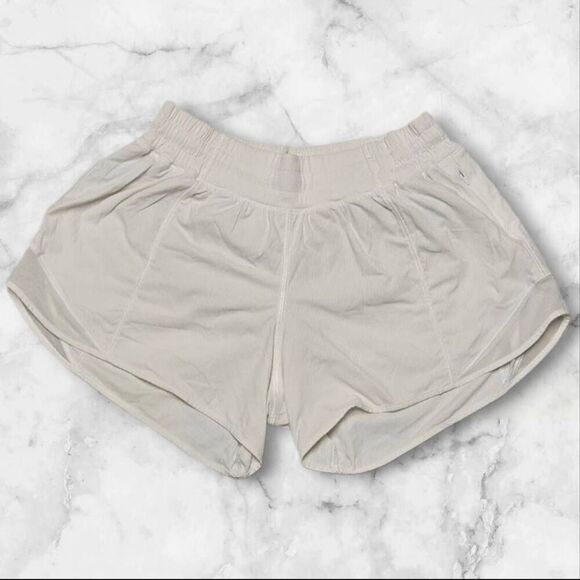 Lululemon Size 6 Tall White Hotty Hot Shorts - Picture 1 of 2
